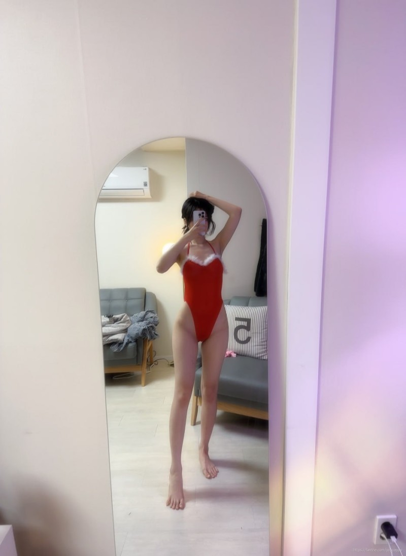 점점 과감하게 셀카 찍어 보여주는 처자