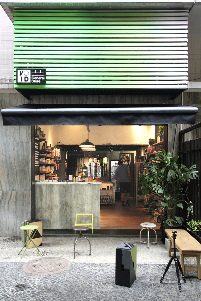  힙함이 느껴지는 편의점 인테리어 <Void General Store>