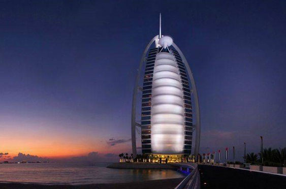 두바이의 분수대 vs 두바이 호텔&#44;두바이 건물