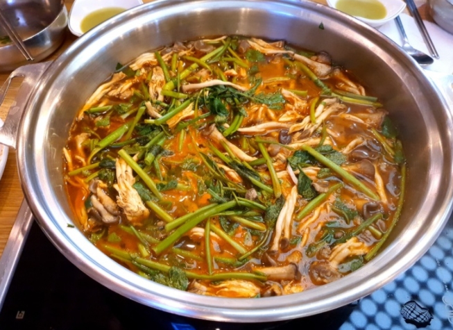  생생정보통 얼큰샤브손칼국수 삼치회 낙지팥죽