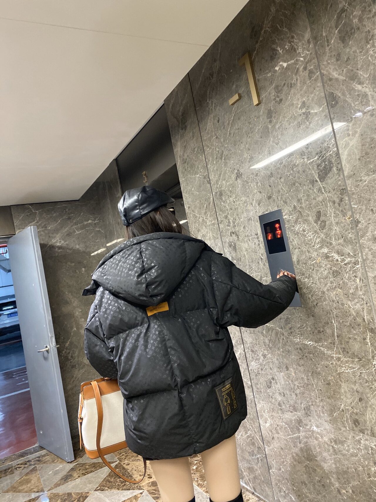  [LOUIS VUITTON] 루이비통 스테이플스 에디션 리미티드 모노그램 자카드 다운 패딩 자켓