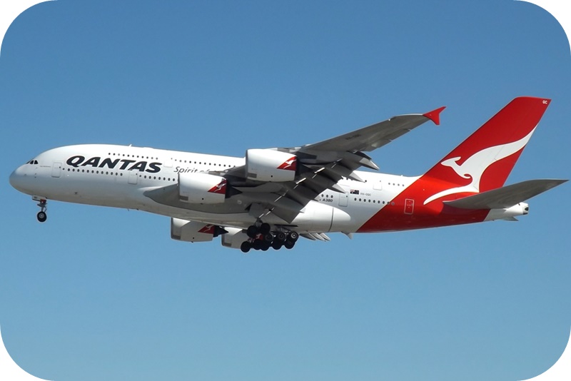 콴타스-qantas-a380-여객기-푸른-하늘-비행중