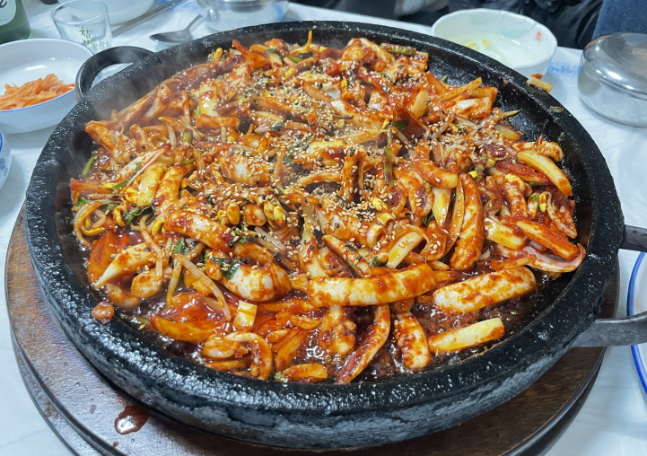 서남만찬-돌솥오징어볶음