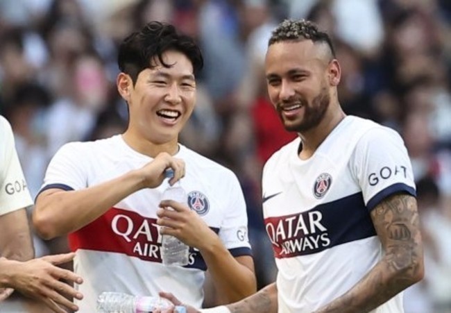  이탈리아 모델, EPL 선수들 사기꾼 주장