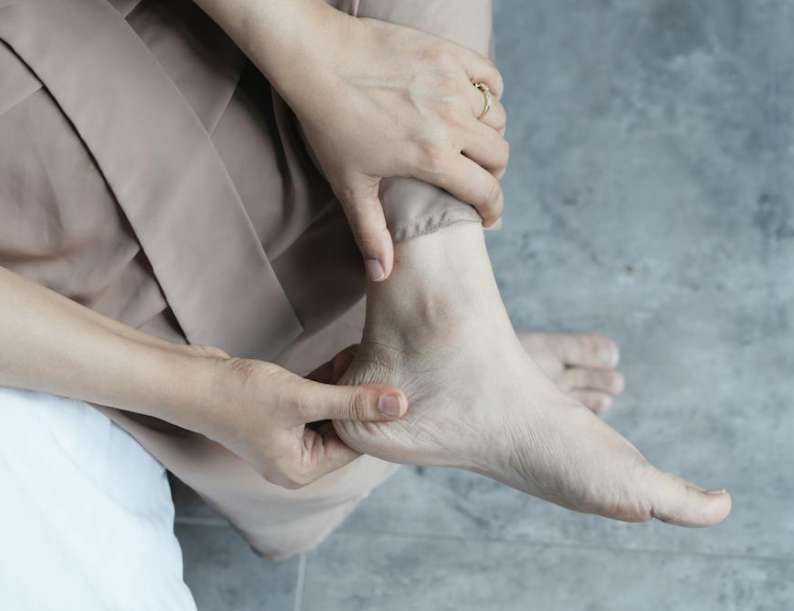  손발저림 증상 및 원인, 당뇨, 예방 및 운동법, 좋은 음식-알아두면 좋아요!
