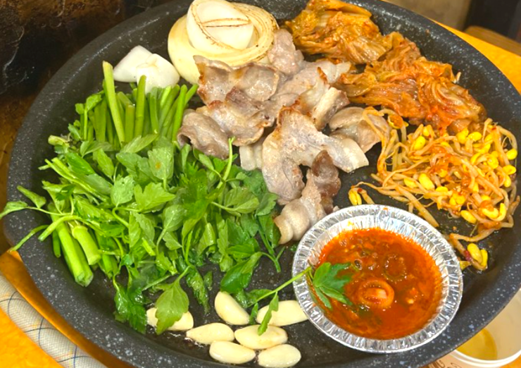 삼겹살-미나리-콩나물-김치