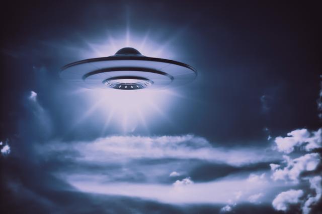 "세계의 불가사의 : 7가지 미스터리한 현상들 탐구-5"                        반짝이는 별, UFO: 현대와 과거의 목격담 분석