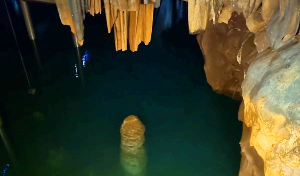 울진 성류굴 아이와 명소