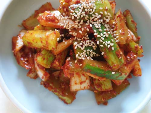  초간단 반찬 '오이무침' 만들기 / Spicy cucumber side dish