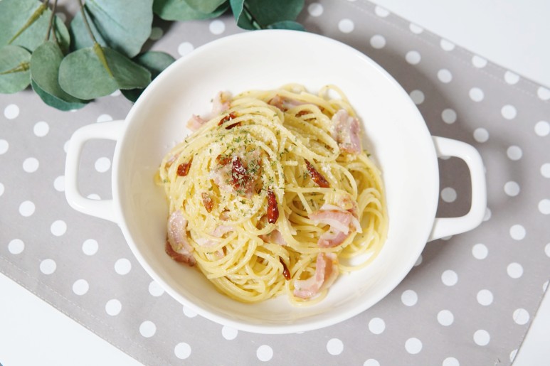 만들기 올리브오일 파스타 종류, 면에 삶은 베이컨을 넣은 알리오올리오 파스타 3