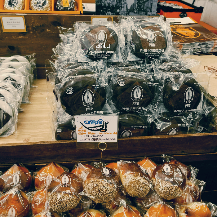 PNB 풍년제과 전주 한옥마을 3호점의 수제초코파이와 앙금빵 사진