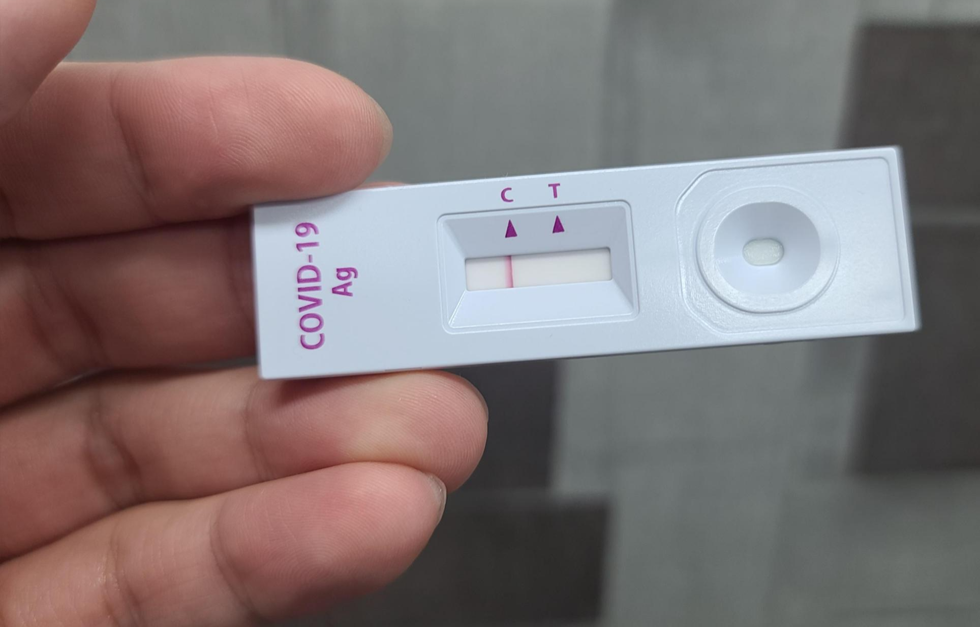  코로나 자가검사키트로 직접 코로나 검사를 해보았다.