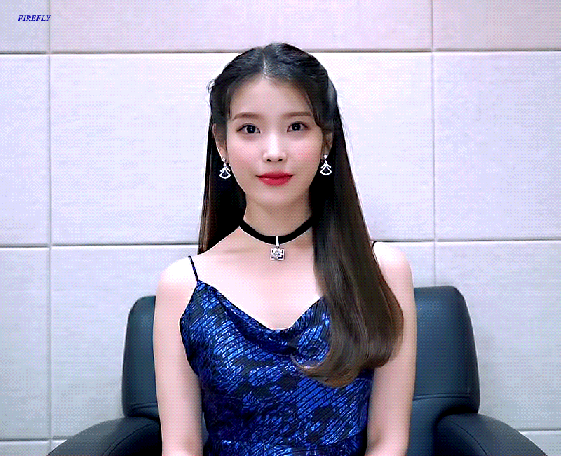  아이유 골든디스크 드레스 귀걸이 사진