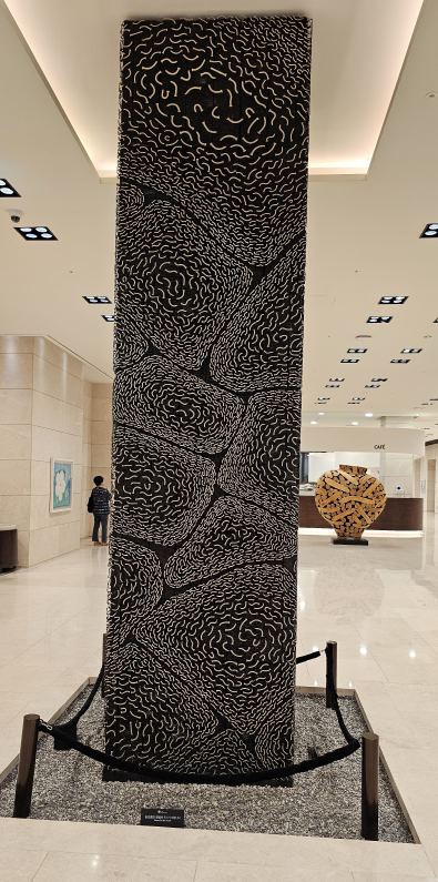 양평 현대블룸비스타 이재효 조각품 기둥