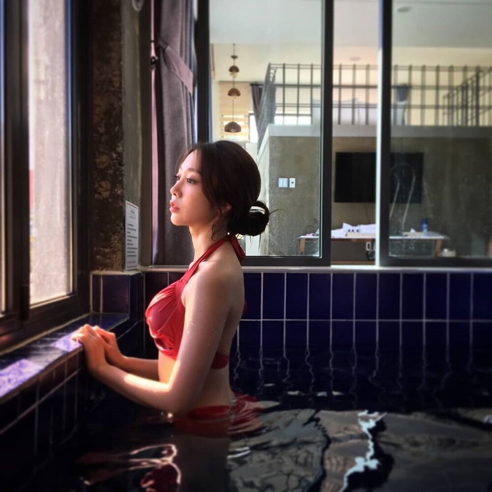  러블리즈 서지수 레드 비키니 인스타그램 사진