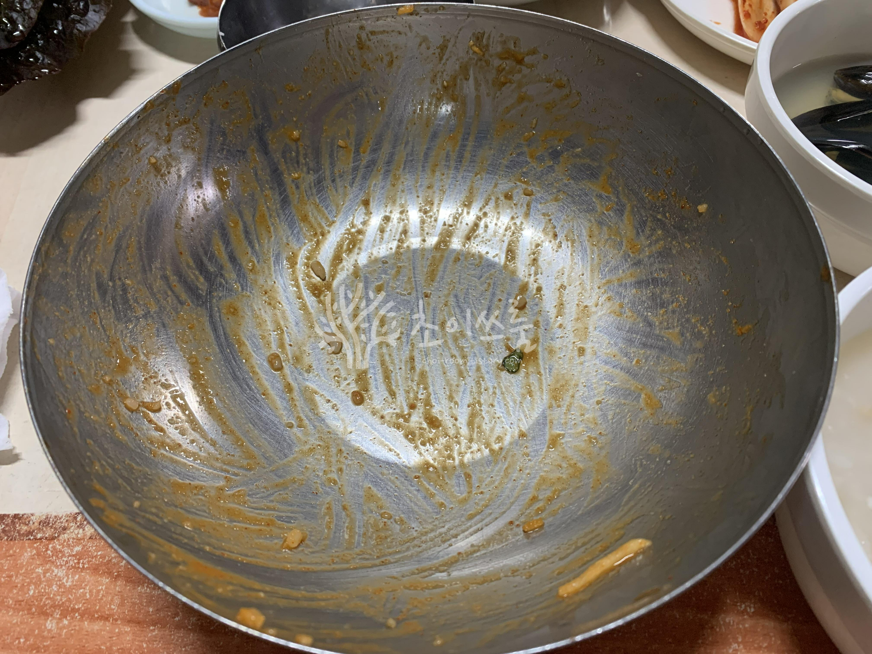 회덮밥 빈 그릇