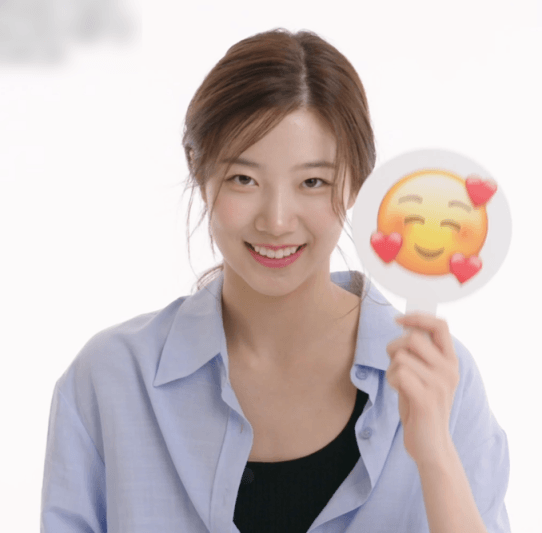  르세라핌 카즈하 Q&A 인터뷰 움짤 gif