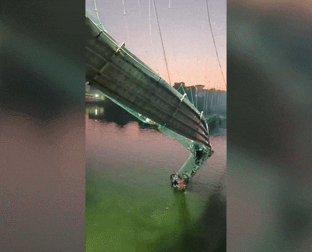  [속보] 인도교량 붕괴 대참사...최소 78명 사망 [Breaking ]VIDEO: India bridge collapse: Hundreds plunged into river and dozens killed in Gujarat