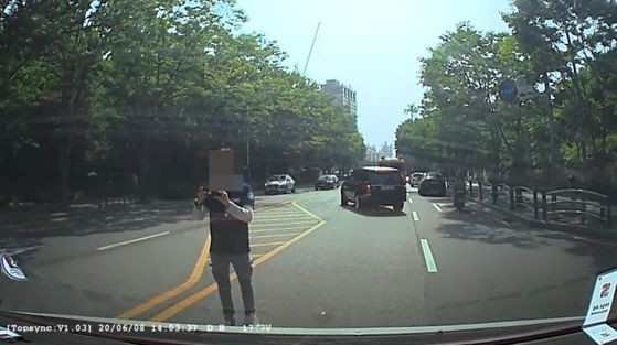  '죽으면 내가 책임진다니까' 응급차 막아선 택시기사 국민청원 50만 육박