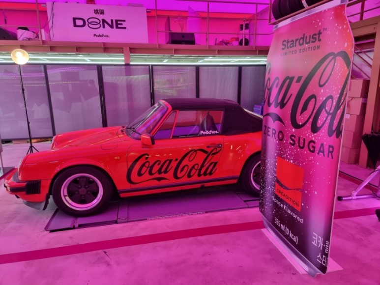 

노티드x코카콜라 콜라보 차량