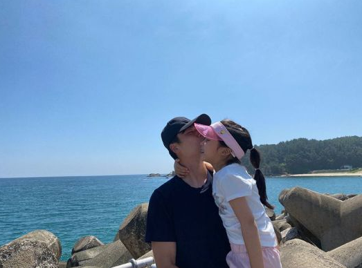  기성용 딸 공개, 딸과 행복한 모습~