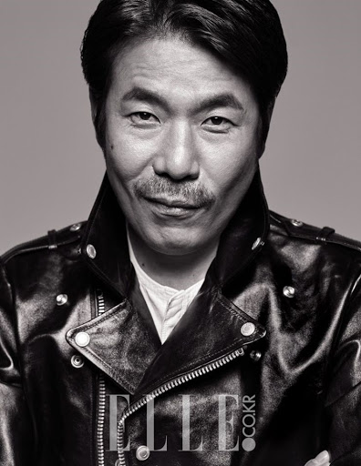  <이웃사촌>의 주연 배우 오달수를 '천만요정'으로 만들어 준 영화는?