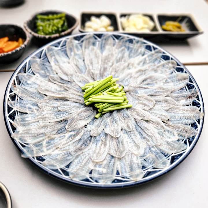 강남 압구정 맛집 추천 생방송투데이 입에 착착 감기는 쫄깃함 귀한 별미 복어회 졸복회 오늘방송 맛의 승부사