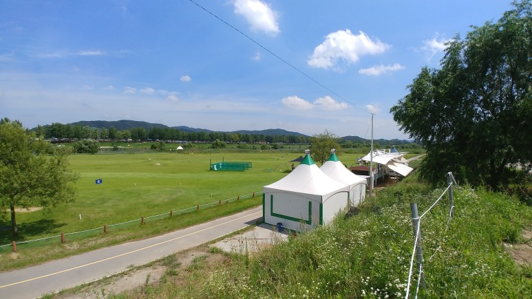 아산 곡교천파크골프장. 충남 아산시 번영로 224번길 43