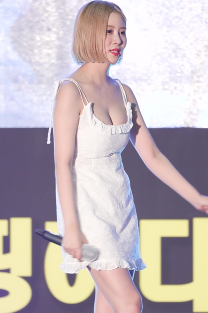  과감해진 우주소녀 다영 움짤