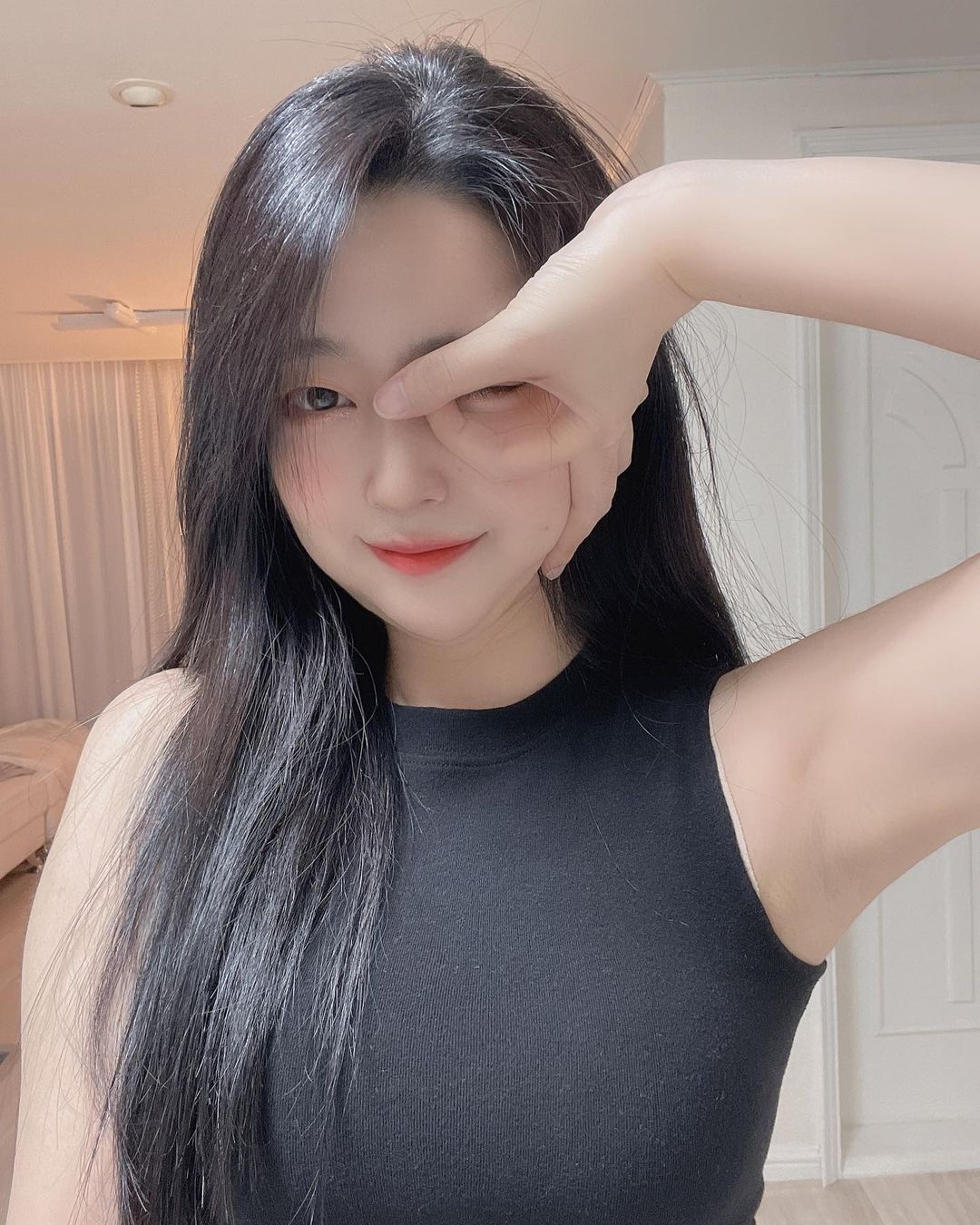  모델 겸 방송인 김라라 인스타그램 셀카 사진들