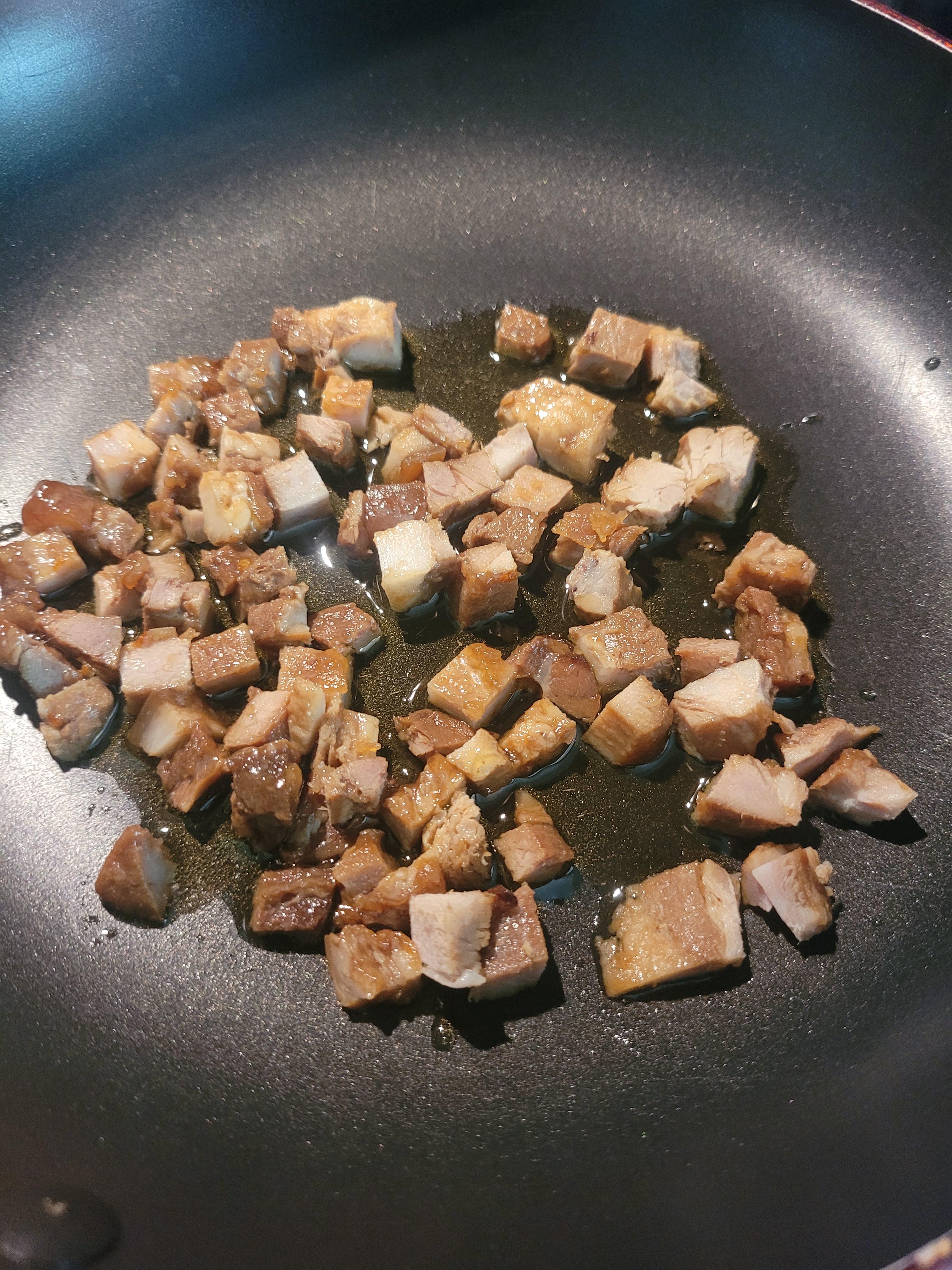 돼지고기와 마늘 슬라이스