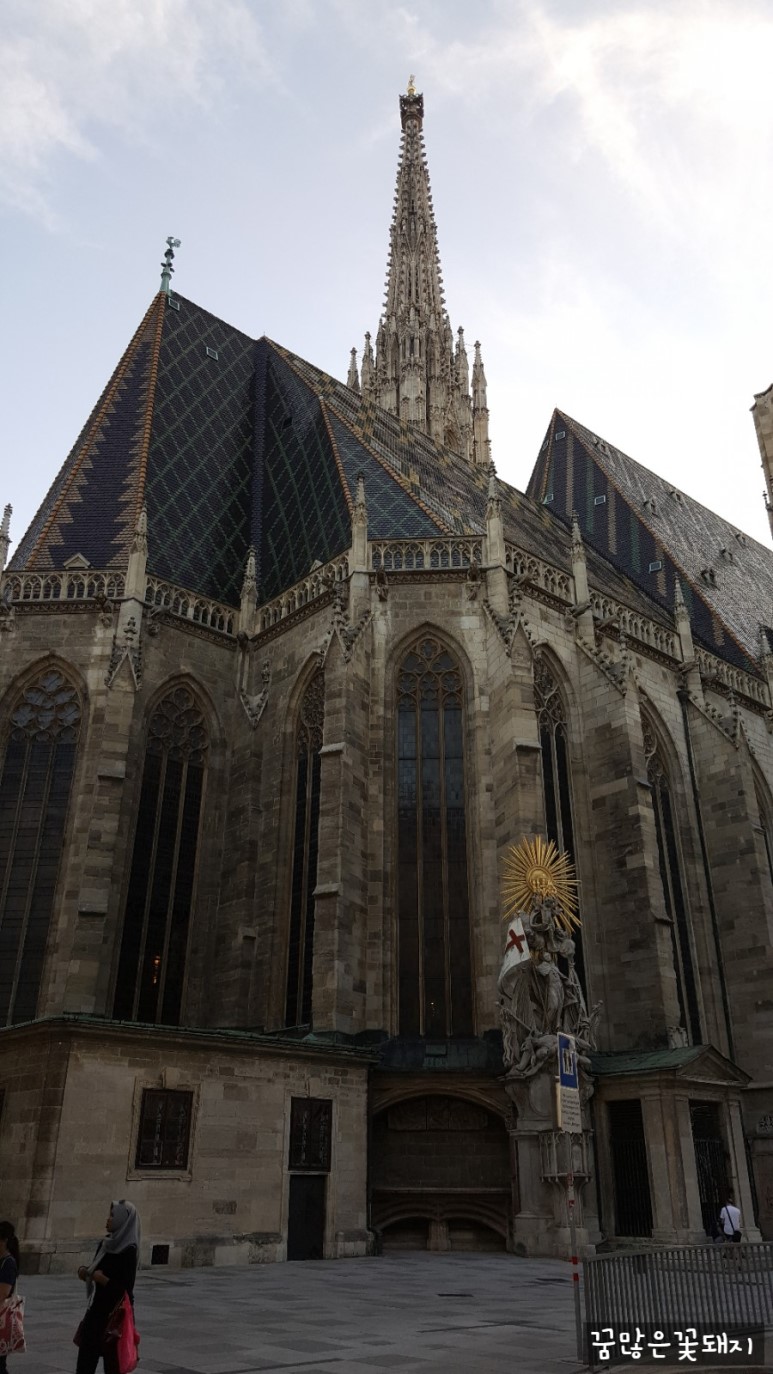  [빈(비엔나)DAY1] 슈테판대성당(Stephansdom)/앙커시계(Ancheruhr)/성 페터 성당(Katholische Kirche St. Peter)/성삼위일체상/카페자허(Cafe Sacher)