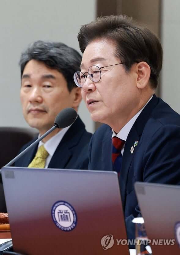 “대통령실 티타임 회의에 쓸 티(차)도 없다”…윤석열 지나간 자리 ‘폐허’(한겨레 인용)