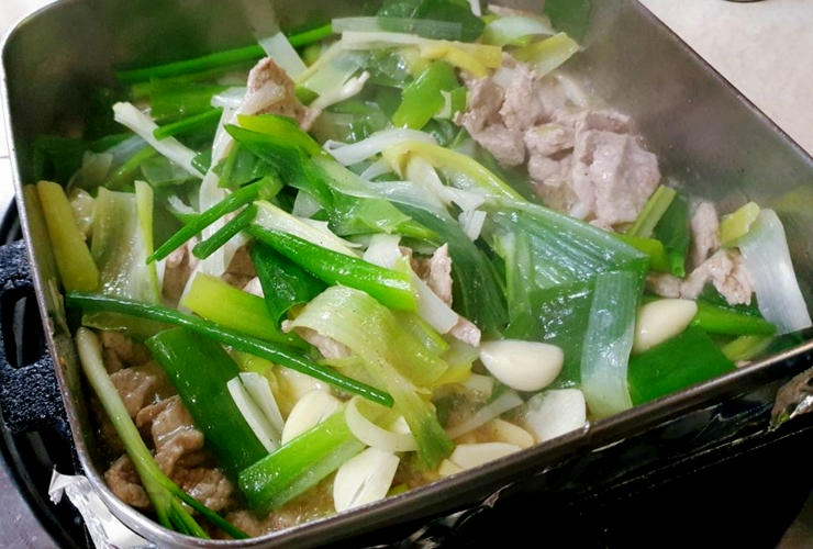 끓여-먹는-대파-돼지보쌈