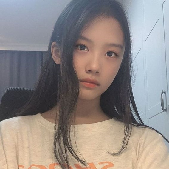  이동국 딸 재시 아빠찬스 비판 논란, 재시 파리 패션위크 특채로 선발되어 피날레도 장식. 2007년 8월 14일생. 나이