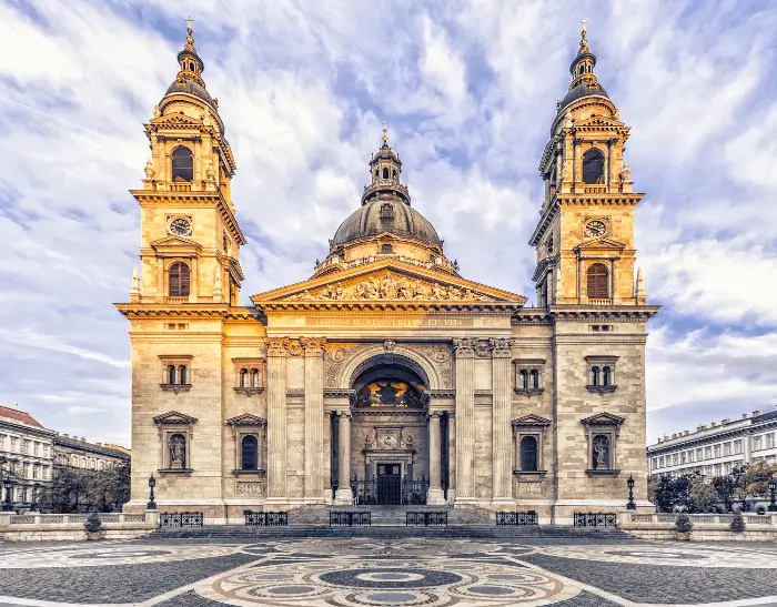 성 스테판 대성당 St. Stephen's Basilica (source: www.bigbustours.com/)