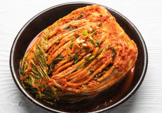  김치에 피는 곰팡이 종류: 김치에 하얀 곰팡이, 곰팡이 핀 김치 먹어도 되나요