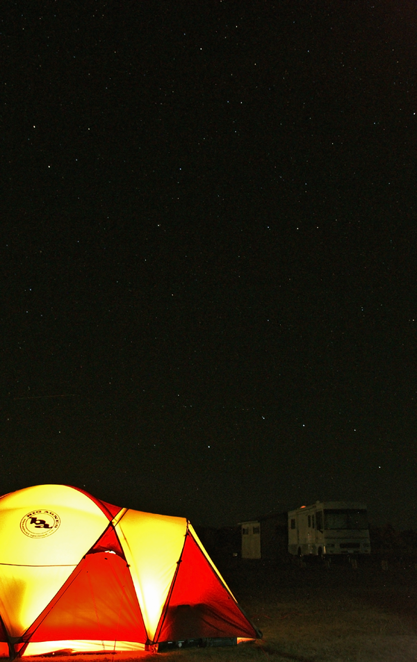 어두운 캠핑장에서 바라보는 밤하늘은 언제나 멋지다.