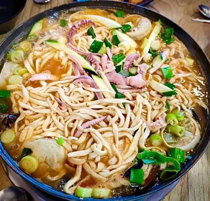 강촌찐해물칼국수