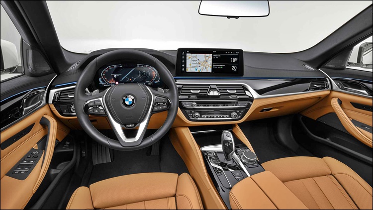 BMW-5시리즈-내부-운전석-앞자리