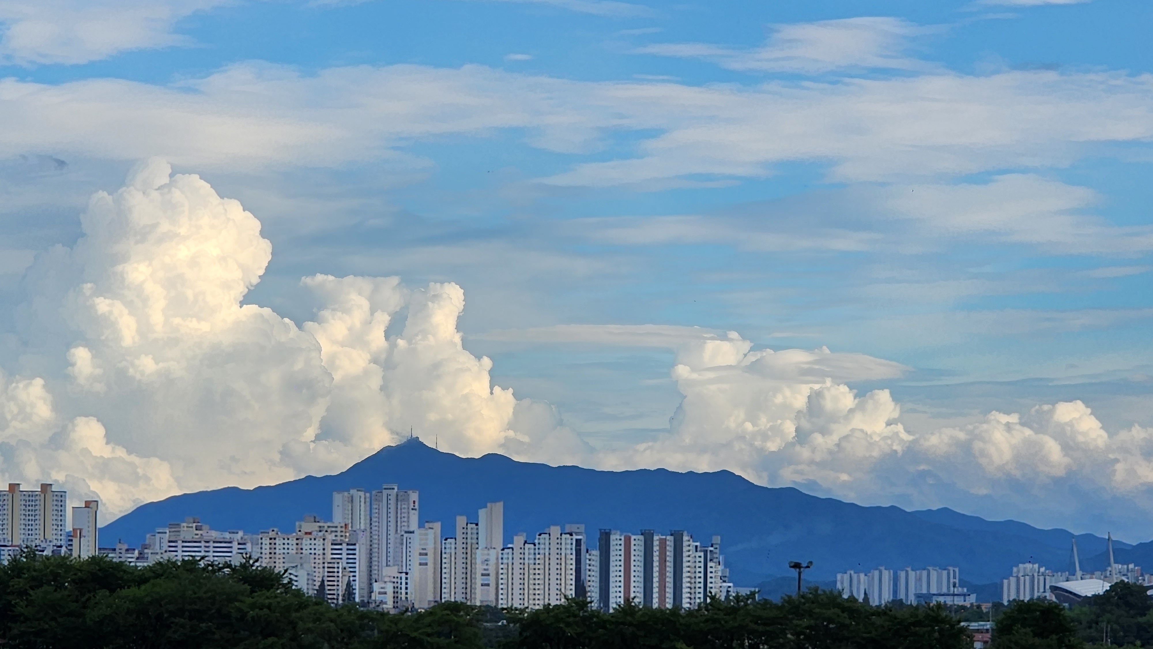 삼례 비비정에서 본 모악산(母岳山)