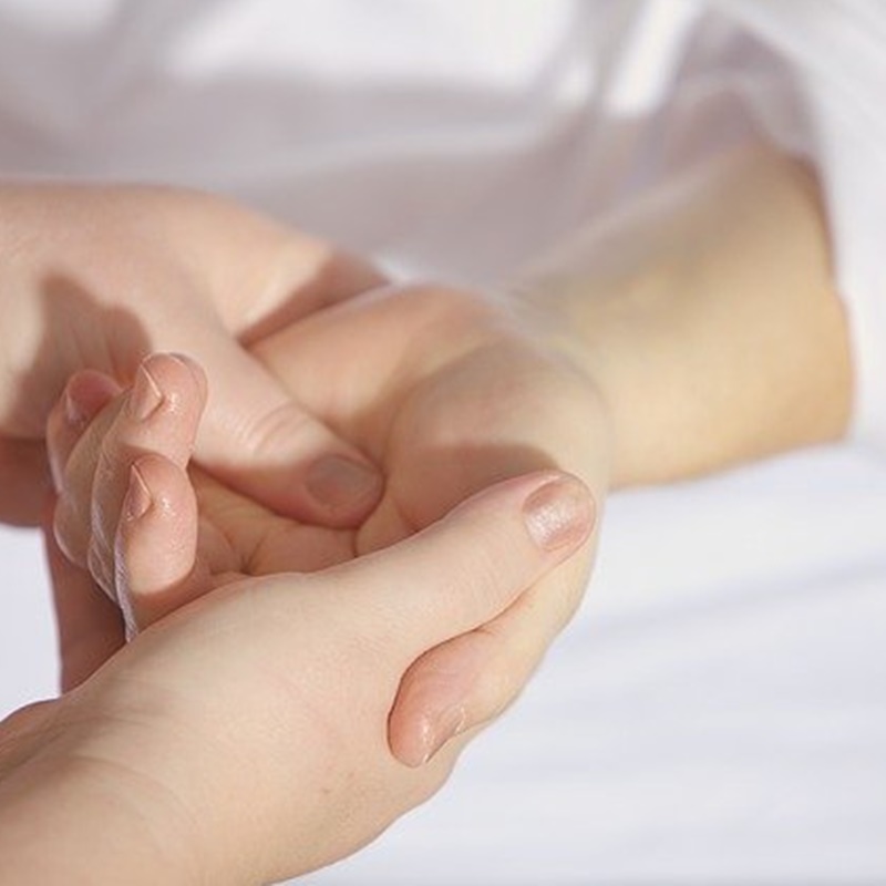 손목결절종 손목 통증 원인 증상 치료 재발