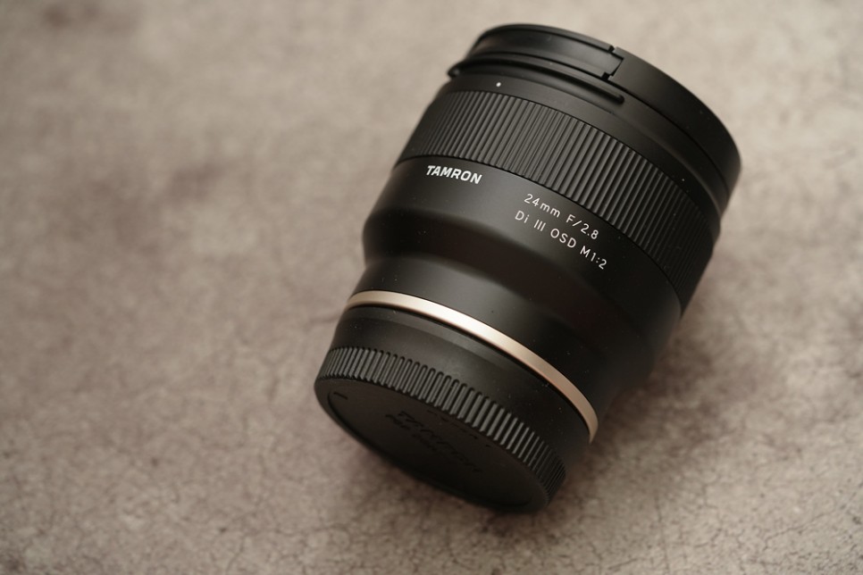 24mm F2.8 Di III OSD 렌즈 개봉기 목업폰처럼 아주 가벼운 소니 미러리스용 탐론 5
