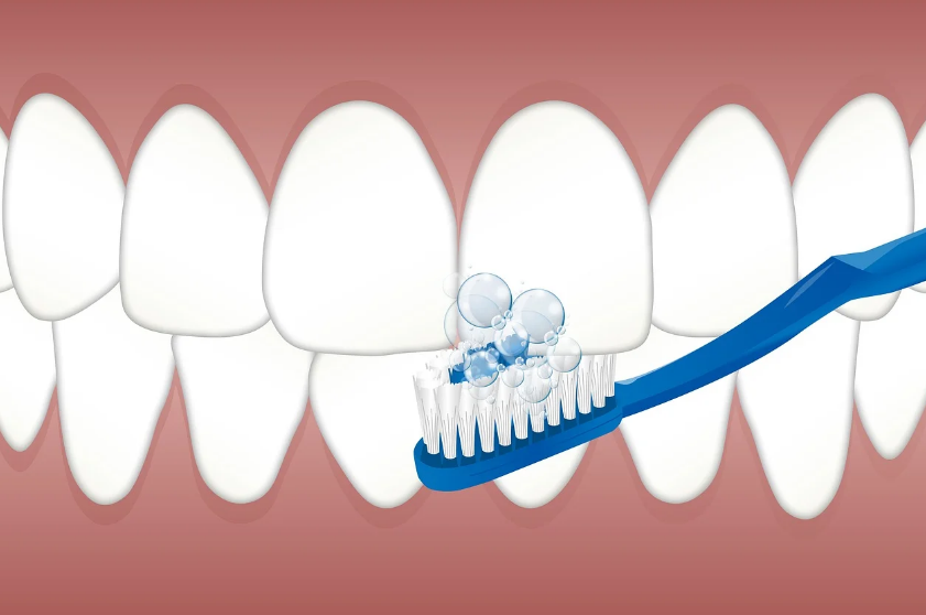 불소는 치아를 강화시키고 손상을 예방하는 데 도움이 됩다