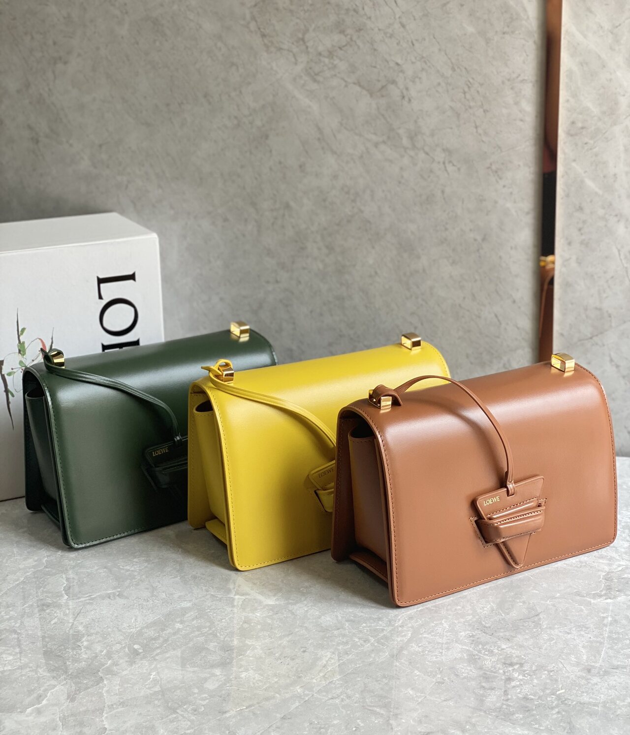  [LOEWE] 로에베 바르셀로나백 실크 카프스킨 A532M15X02 (3 COLOR)