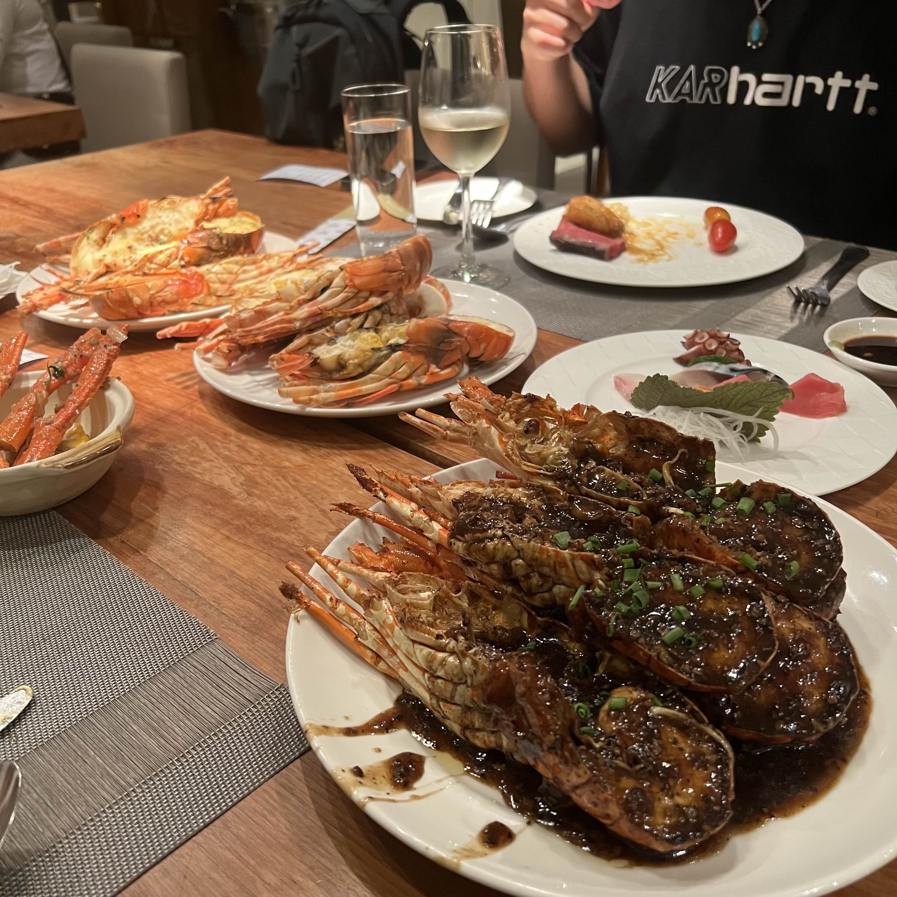  호치민 니코사이공 호텔 내에 라브래서리 해산물 뷔페  La Brasserie Restaurant)