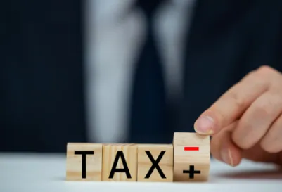 블럭으로 TAX 단어를 표현
