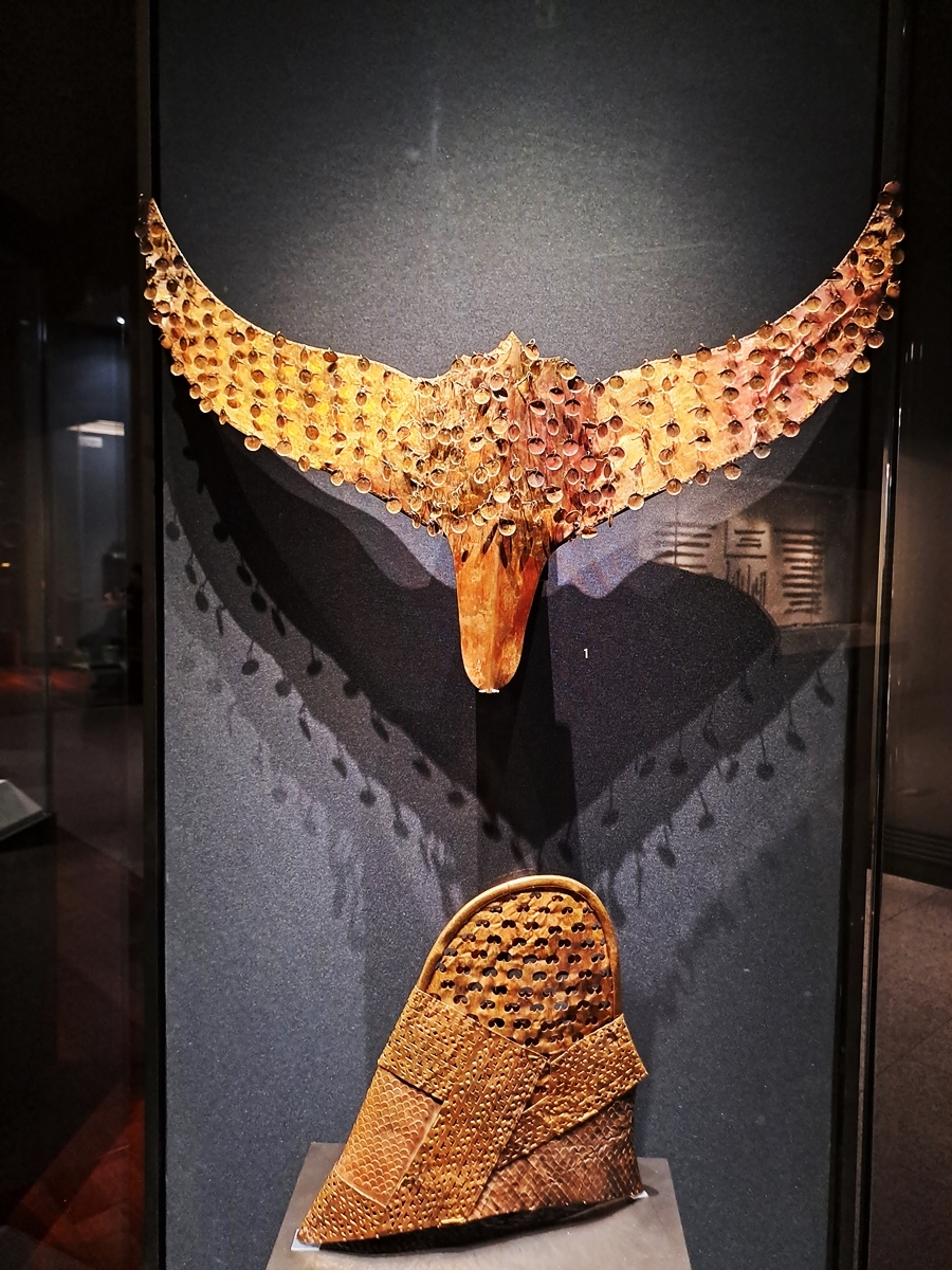 삼국시대-금으로만든-꾸미개와-관(冠)