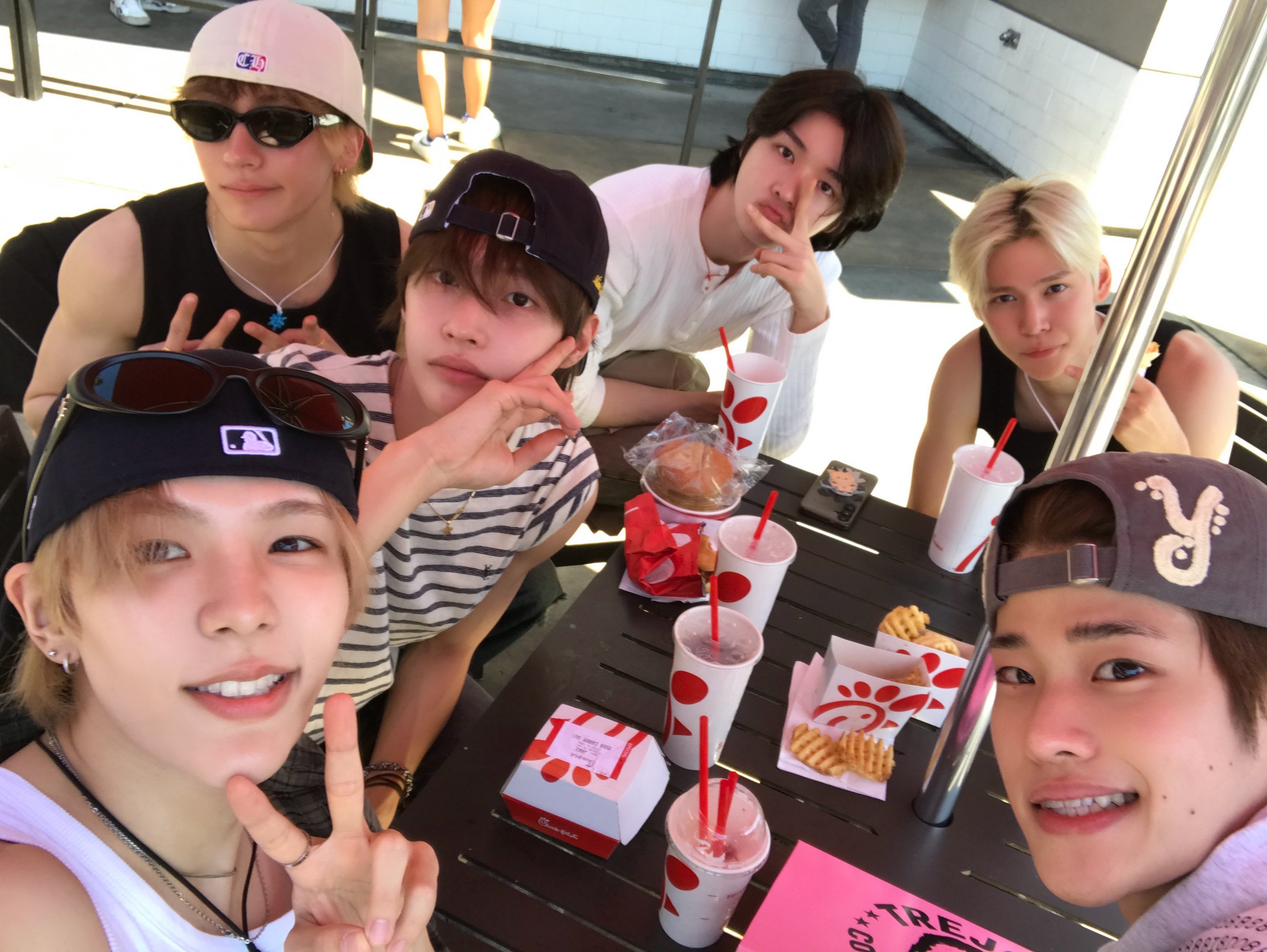 20250616오디세이단체사진트위터공계가족사진