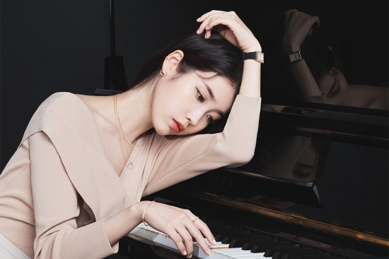  아이유, '가을아침'을 깨우는 여신 미모! [화보]